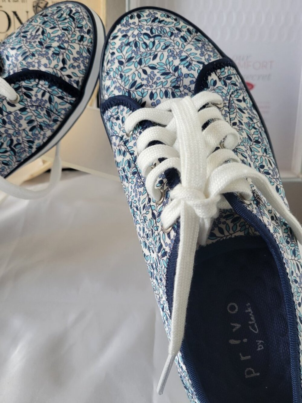 Blue Pr!vo By Clarks Tangelo Floral Sneakers (size: 8M)